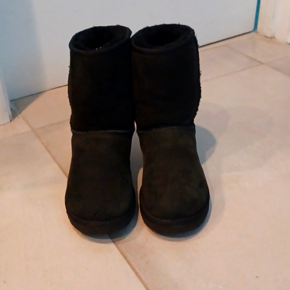 UGG Shoes - UGG CLASSIC SHORT II BOOTS